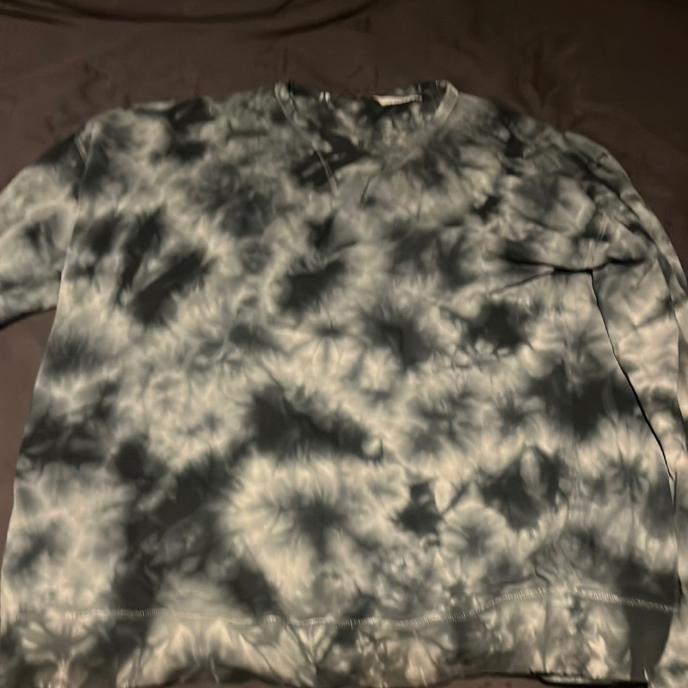 2 long sleeve shirts